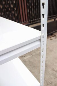 RAK BESI SIKU LUBANG BOLTLESS SLOTTED ANGLE TIPE GTM-100 UKURAN 118x55x240 CM, 5 SUSUN, WARNA PUTIH