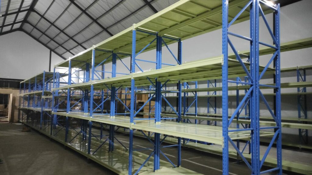 RAK BESI GUDANG MEDIUM DUTY TIPE RR-500 T.300 | LOAD 500 KG/LEVEL: Solusi Racking Serbaguna & Tangguh untuk Gudang Modern