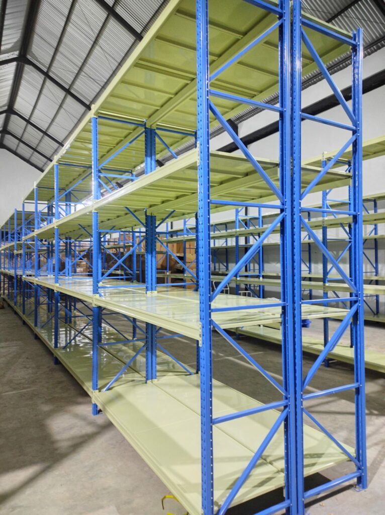 RAK BESI GUDANG MEDIUM DUTY TIPE RR-500 T.300 | LOAD 500 KG/LEVEL: Solusi Racking Serbaguna & Tangguh untuk Gudang Modern