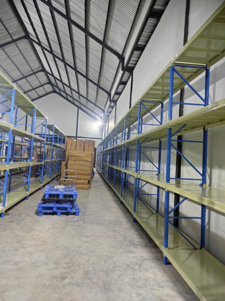 RAK BESI GUDANG MEDIUM DUTY TIPE RR-500 T.300 | LOAD 500 KG/LEVEL: Solusi Racking Serbaguna & Tangguh untuk Gudang Modern