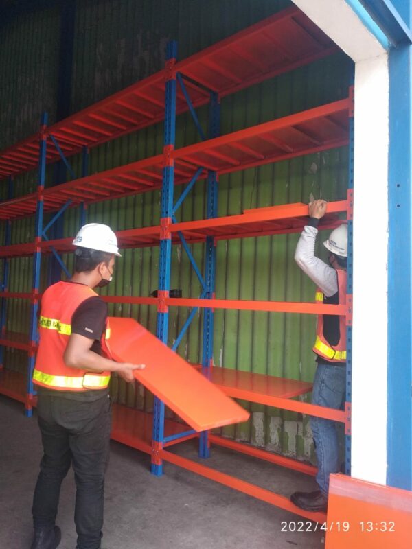 RAK GUDANG BESI PABRIK MEDIUM DUTY TIPE ZA-500 T.300, KEKUATAN 500 KG / LEVEL ATAU 2 TON / UNIT, 4 LEVEL, UKURAN 200x50x300 CM & 200x60x300 CM (WARNA & UKURAN BISA CUSTOM)